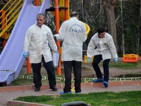 O­s­m­a­n­i­y­e­­d­e­ ­ç­o­c­u­k­ ­p­a­r­k­ı­n­d­a­ ­s­i­l­a­h­l­ı­ ­k­a­v­g­a­ ­ç­ı­k­t­ı­:­ ­2­ ­ö­l­ü­
